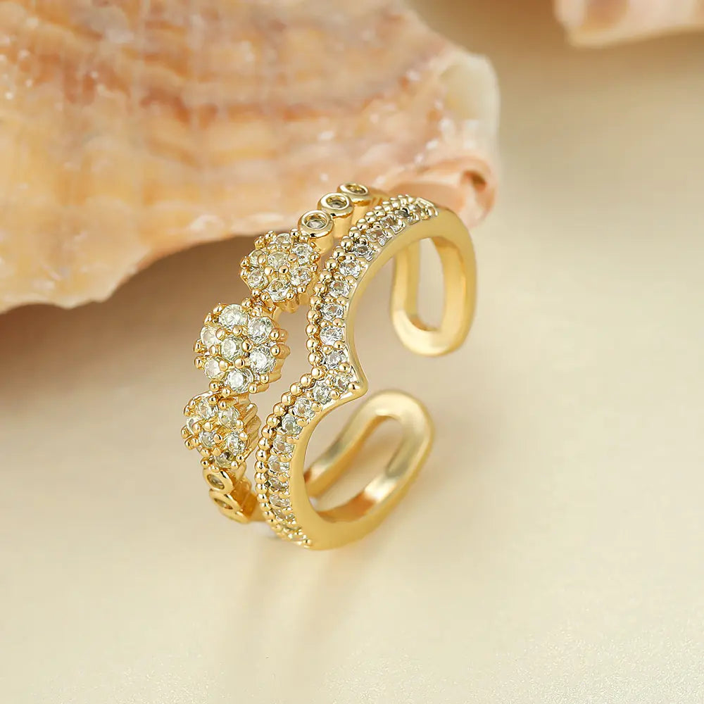 Double-Layer V-Shaped White Diamond Ring
