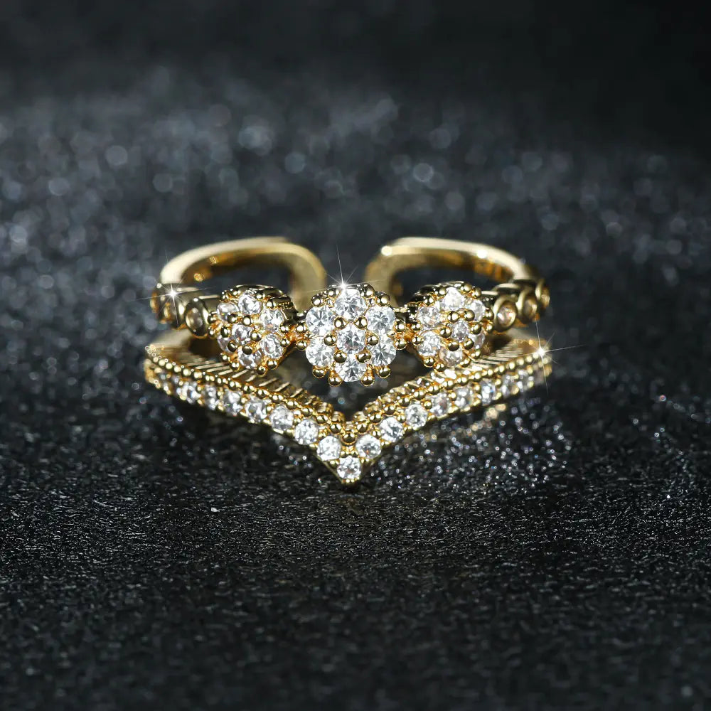 Double-Layer V-Shaped White Diamond Ring